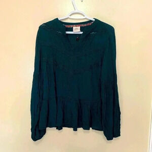 Knox Rose NWT BoHo style, long sleeve  blouse. Lightweight, airy. Dark green.